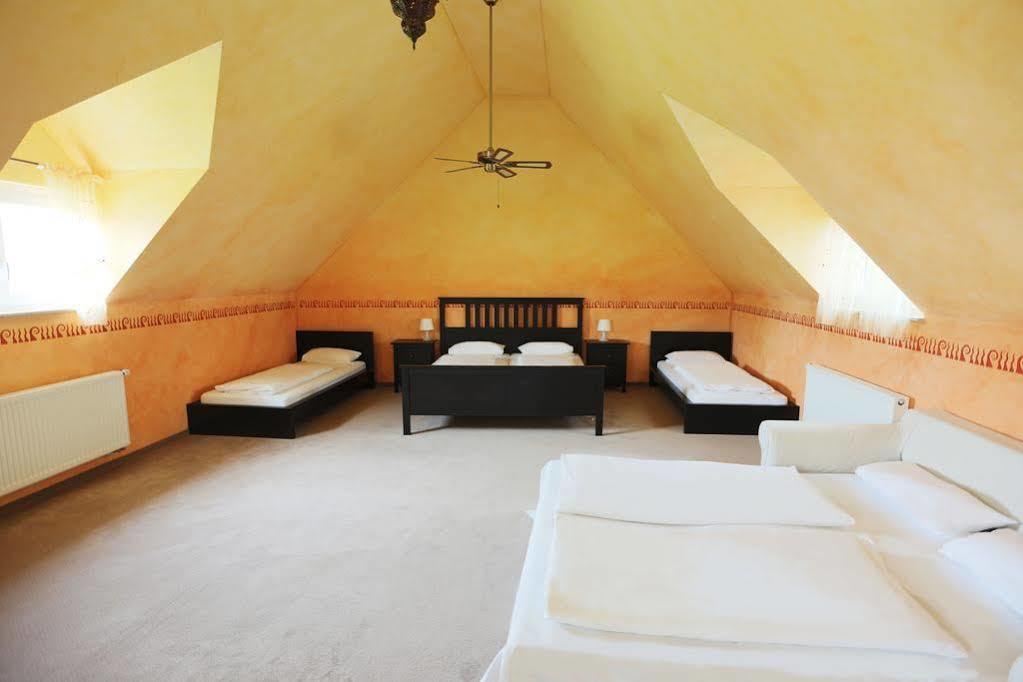 Hotel Am Park รูสท์ ภายนอก รูปภาพ