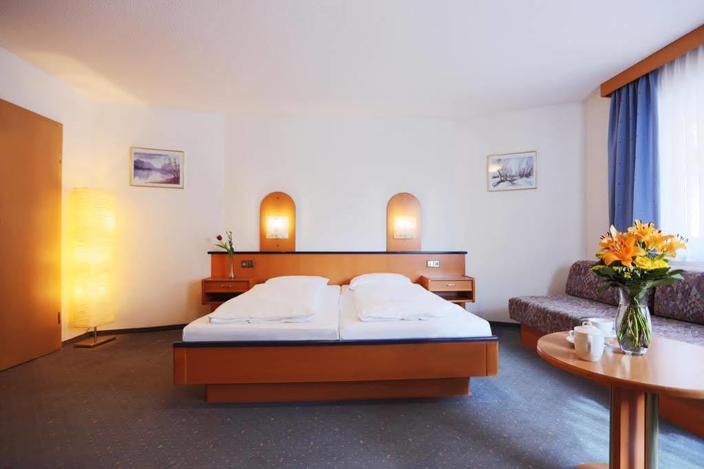 Hotel Am Park รูสท์ ภายนอก รูปภาพ